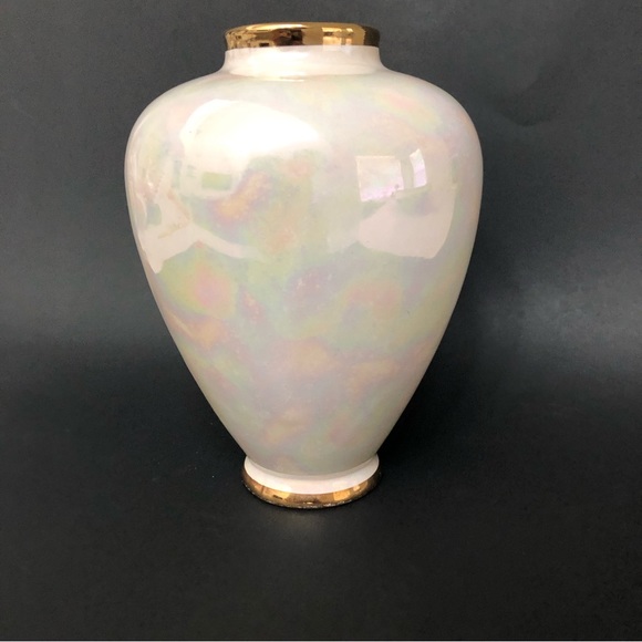 Halbach Geschenke German Creme Vase with Gold Trim - Picture 14 of 16